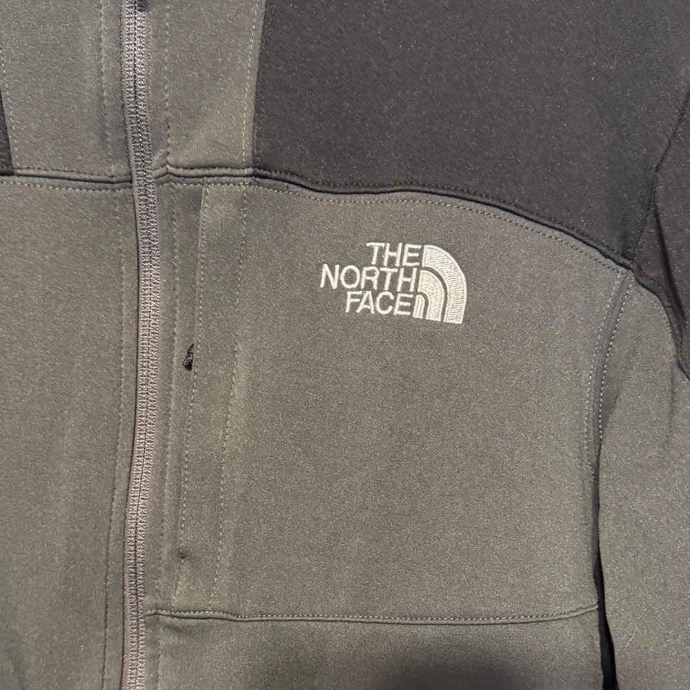 The North Face Men’s Black and Gray Performance Jacket Full‎ Zip Size Large